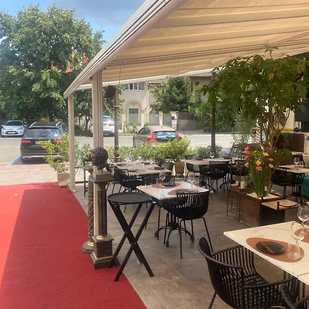 Arcul De Triumf Apartahotel 4*