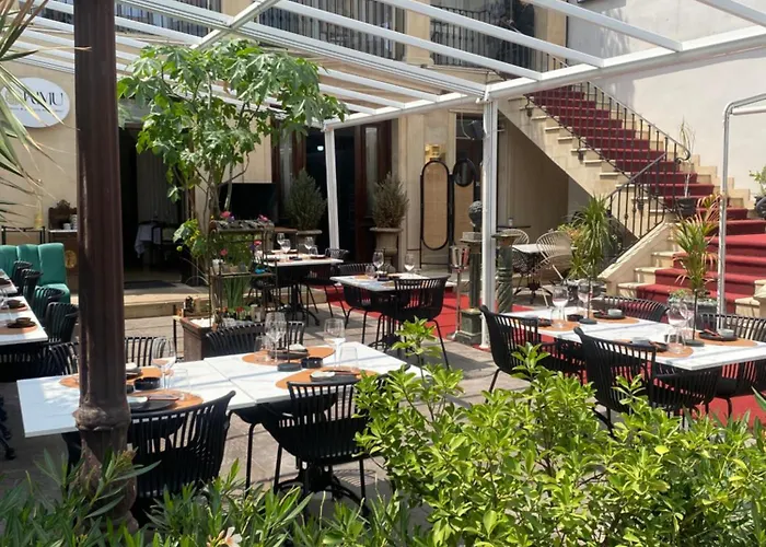 Aparthotel Arcul De Triumf 4*