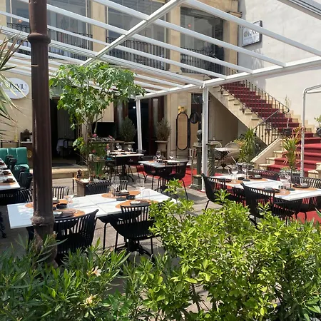 Hotel apartamentowy Arcul De Triumf 3*